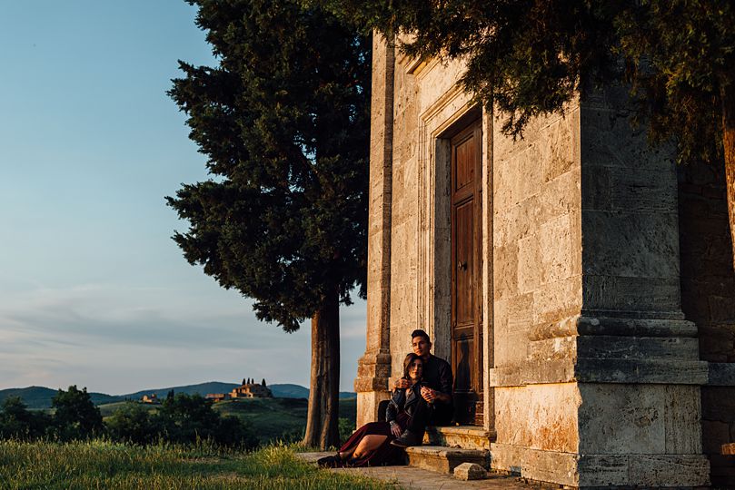Couples travel photography in Tuscany